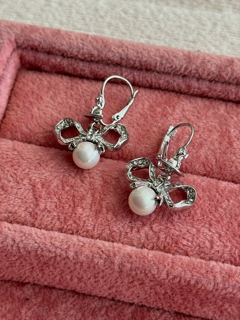 Queen’s Arrival Pearl Earrings